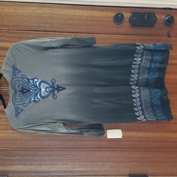 Dress - Picture 2 of 3